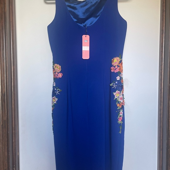 Chi Chi of London | Mod Cloth Bodycon Dress - Picture 2 of 6